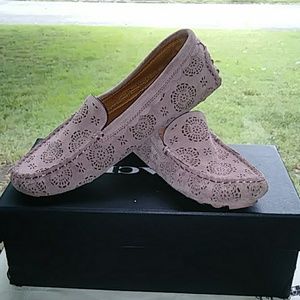 Coach Crosby Drivers Sz 7.5 Dusty Rose w/tea roses